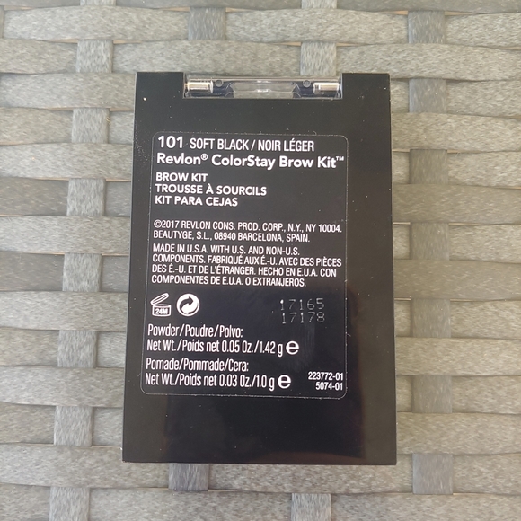 NWT Revlon Makeup Bundle! - Picture 5 of 8